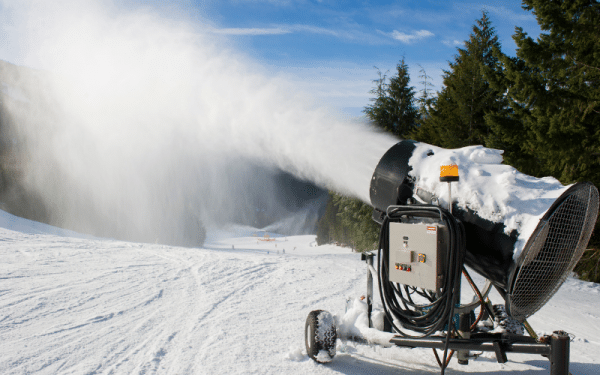 Snowboard Machine Snowboarding Equipment List: 25 Items (with Pictures)