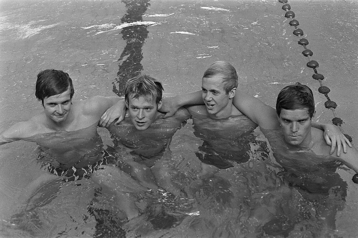 Swedish relay team together in the pool, 1970